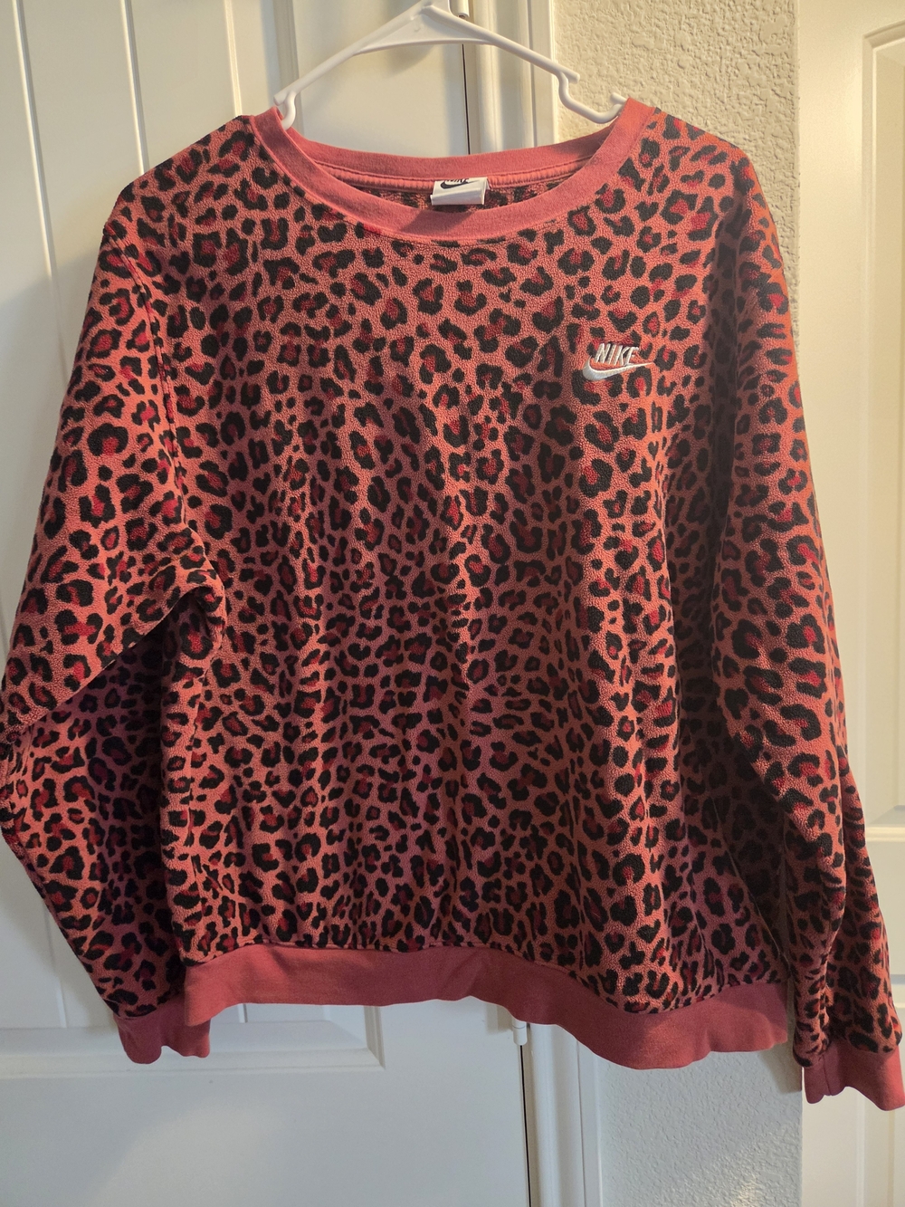 Nike Women's Red and Black Leopard Print Crewneck Sweatshirt